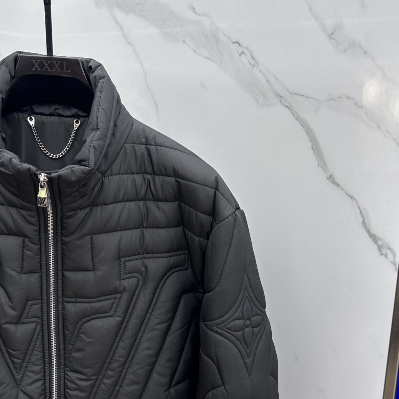 l0vis Vvtt0n outwear